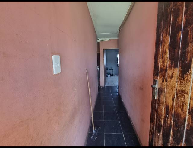 7 BEDROOM HOUSE FOR SALE IN NGWELEZANA